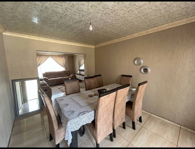 3 BEDROOM HOUSE TO LET IN BEDWORTH PARK